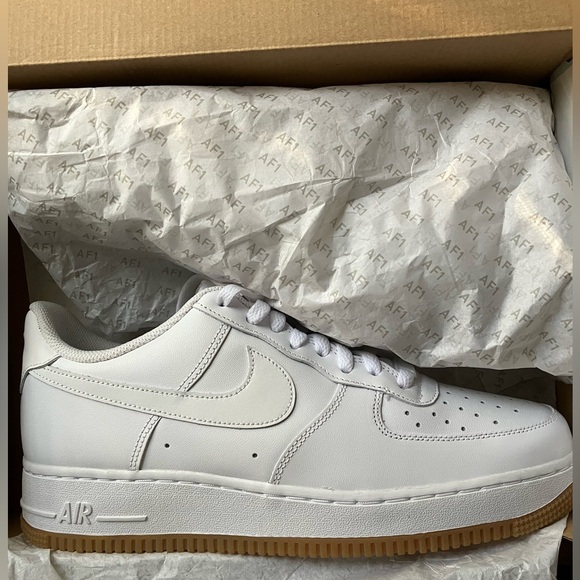 Nike Air Force 1 
White/White Gum Light Brown
Size:10 - Picture 3 of 4